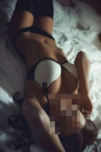 Atakent Bayan'da Fantastik Genç Escort Kızın Erotizm Dolu Dans Gösterisi