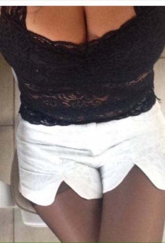 Çiftlik Bayan'da Tükenmeyen Bir Ateşle: Mavi Saçlı Eşsiz Escort