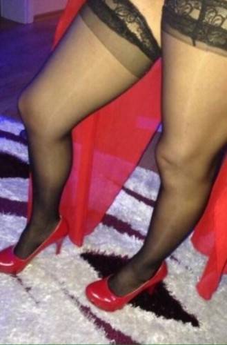 Çiftlik Bayan'da Tükenmeyen Bir Ateşle: Mavi Saçlı Eşsiz Escort