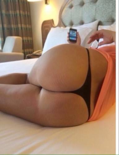 Çiftlik Bayan'da Tükenmeyen Bir Ateşle: Mavi Saçlı Eşsiz Escort